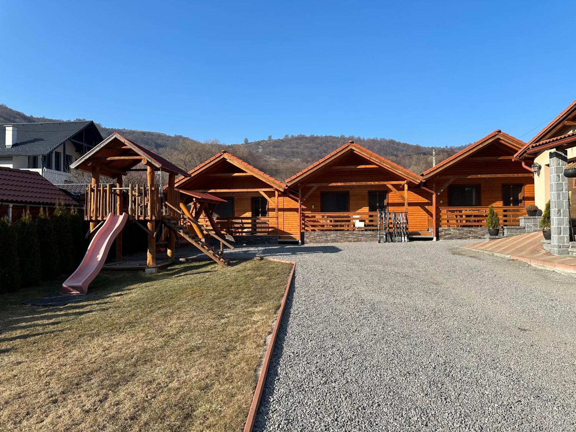 Riverside Woodhouses Praid Exterior photo